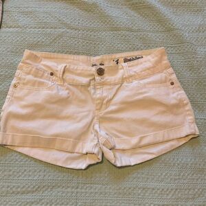 🔥🔥Cute white shorts small